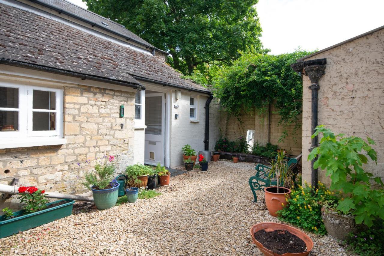 The Courtyard サイレンセスター エクステリア 写真